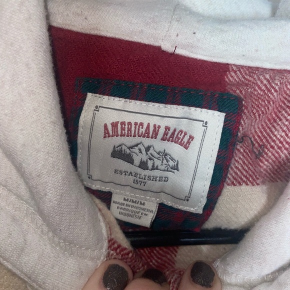 American Eagle Cozy Cabin Medium Cropped Plaid Hoodie with Elbow Patches‎ - Picture 4 of 5